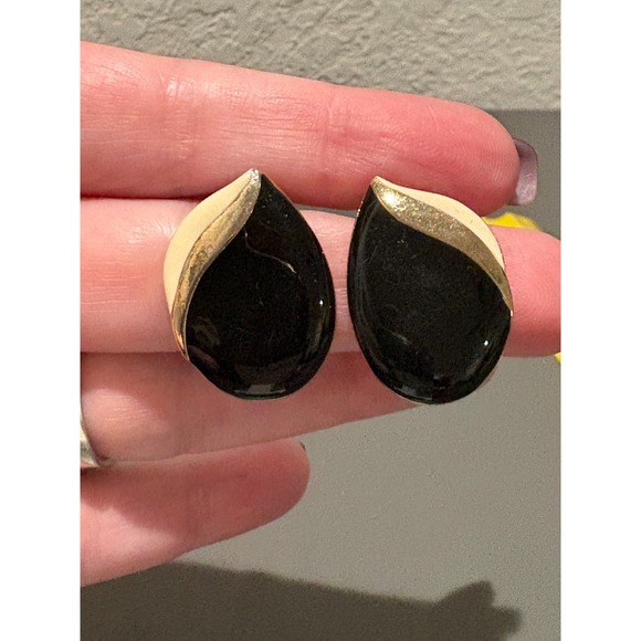 The Unbranded Brand Jewelry - Vintage Black and Cream Enamel Teardrop Stud Earrings, Gold Tone, Used